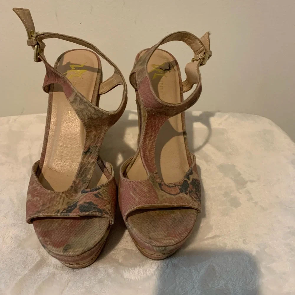 LFL by Lust for Life Wedge Heel 7.5 Floral Print Summer Vacation Bridal Shoes